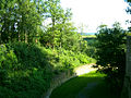 Blick von der Brücke in den Wallgraben