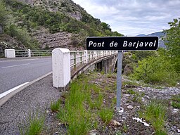 Signalisation du pont de Barjavel, à Ubaye-Serre-Ponçon, Alpes-de-Haute-Provence.