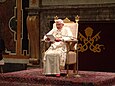 Le pape Benoît XVI accorde une audience dans la salle Clémentine du palais apostolique.