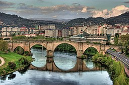 Ponte Vella över floden Miño i Ourense