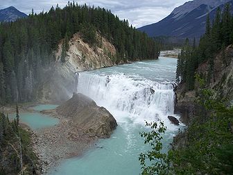 Les chutes Wapta dans le parc national de Yoho en Colombie-Britannique. (définition réelle 2 560 × 1 920)