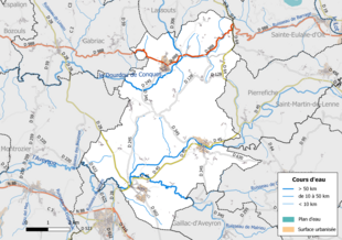 Carte en couleur présentant le réseau hydrographique de la commune