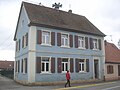 L'école primaire dite « École bleue ».