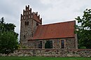 Dorfkirche mit Kirchhofportal, Kirchhofmauer und Friedhofskapelle