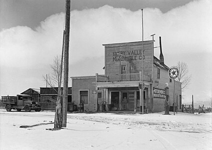 Grocery store in Widtsoe, Utah, by Dorothea Lange (restored by Yann)