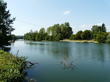 L'Isle en limite de Sourzac (à gauche) et Saint-Louis-en-l'Isle (en rive opposée).