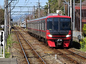 9500系ワンマン車による三柿野行き普通列車（各務原市役所前駅から市民公園前駅を望む）