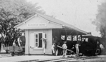 Warungdowo as the main operational station of PsSM with Hohenzollern B16 tram engine (right side).