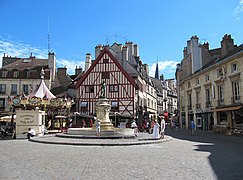 Place François-Rude (ou place du Bareuzai) et fontaine du Bazeurai.