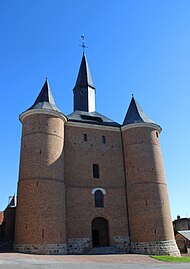 L'église fortifiée Notre-Dame de Plomion.