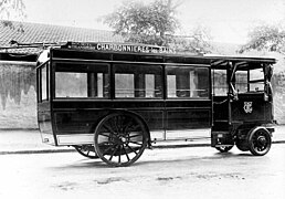 Trolleybus Schiemann circulant entre Charbonnières et Tassin de 1905 à 1907.