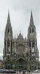 Façade actuelle de l'église abbatiale bâtie au XIXe siècle.