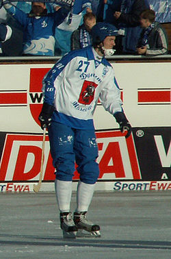 Dmitri Starikov jääpallon maailmancupissa 2006.