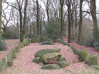 Le dolmen D43 contient deux chambres funéraires séparées.