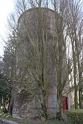 Le château d'eau élevé en 1935 avec le concours de la ville de Maidstone, Royaume-Uni.