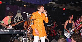 Of Montreal во время выступления (Атенс, США, 2005)