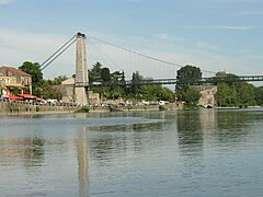 Pont suspendu reliant Saint-Martin-d'Ardèche à Aiguèze.