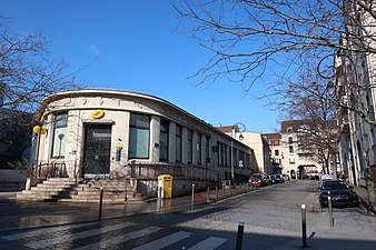 La poste du centre-ville, construite en 1957.