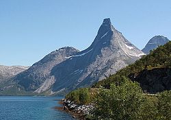 Norjan kansallisvuori Stetind, Tysfjordin kunnassa, Nordlandin läänissä.