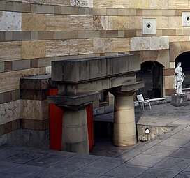 Postmodern Doric columns of the Neue Staatsgalerie, Stuttgart, Germany, by James Stirling, 1984[31]