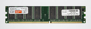 Une barrette de mémoire vive DDR de marque Hynix. (définition réelle 4 616 × 1 479)