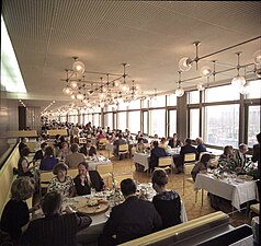 L'un des restaurants (1976).