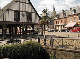 The covered marketplace in Clères