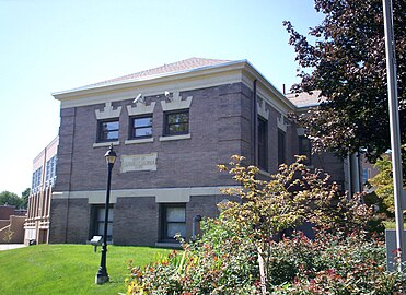 Eastern wall of the Carnegie portion of the Kent Free Library, September 2009.