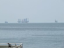 Vue d'installations pétrolières au large de Port-gentil, 2010