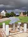 Stele am physikalischen Schwerpunkt Sachsens