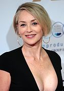 Sharon Stone interprète Lenore.