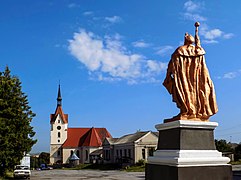 l'église de l'Assomption, classée[4] et la statue de Khmelnitski, classée[5],,