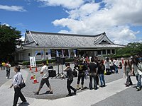 正面広場で開かれているグレート家康公「葵」武将隊のイベント