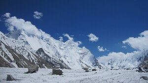 Blick nach Süden auf den unteren Teil des Vignegletschers; links der Bergkamm des Khumul Gri