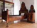 Lit et table de chevet au musée du château de Vlašim, Benešov, République tchèque.