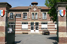 The town hall in Angicourt