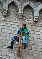 La Befana scende giù dal Palazzo dei Consoli di Gubbio