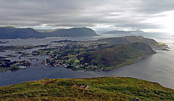 View of Eggebønes on Bergsøya