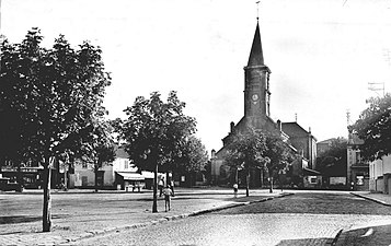 La place Gabriel-Péri et l'église.