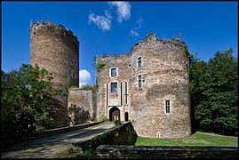 Le château de Châteaubrun en 2012.