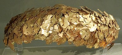 Couronne dorée en forme de feuilles de chêne (inv. 13472)