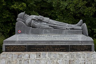 Monument au Soldat du droit, ossuaire de Douaumont.