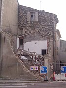 Maison partiellement détruite sur l’avenue Vaillant Couturier, à côté de l’église Saint-Étienne de Mélas.