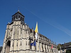 Vue du sud-ouest, dans la rue au Char.