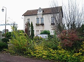 The town hall in Arcomps