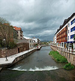 O rio Ebro em Reinosa. a capital da comarca