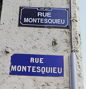 Voir la plaque.