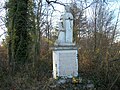 Monument souvenir aux victimes de l'accident du 25 mars 1958 (par la paroisse de Mazères sur l'Hers) avec les statues de Notre-Dame de Lourdes et de sainte Bernadette (sur la Route Tarbes Toulouse à Saint-Laurent-de-Neste, à proximité de la zone artisanale Pic Pyrénées Innovation).