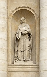 Détail du premier niveau de la façade : statue de Bossuet par Louis-Ernest Barrias (1841-1905).