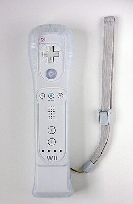 Wii Remote с подключённым Wii MotionPlus в защитном чехле